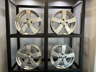 Felgi aluminiowe 6.5x16 cali 4x108 ET45 Dezent