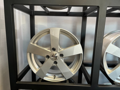 Felgi aluminiowe 6.5x16 cali 4x108 ET45 Dezent Felgi aluminiowe 6.5x16 cali 4x108 ET45 Dezent