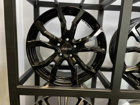 Felgi aluminiowe 7.5x18 cali 5x112 ET53.5 66.6 Dezent Felgi aluminiowe 7.5x18 cali 5x112 ET53.5 66.6 Dezent