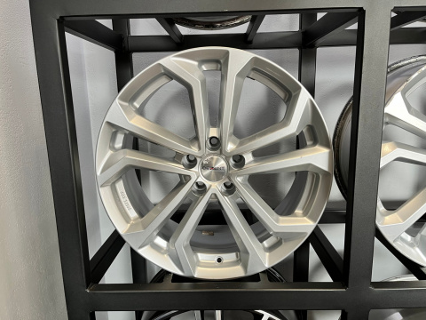 Felgi aluminiowe 8x19 cali 5x114.3 ET37 Dezent Felgi aluminiowe 8x19 cali 5x114.3 ET37 Dezent