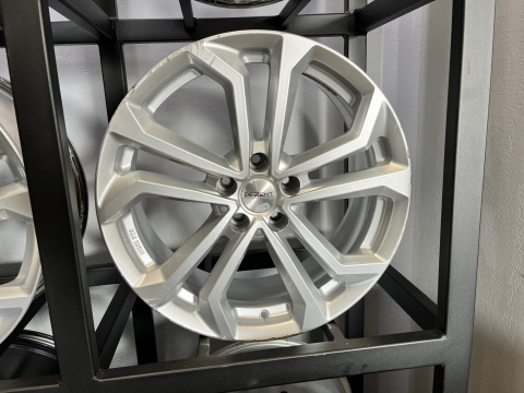 Felgi aluminiowe 8x19 cali 5x114.3 ET37 Dezent Felgi aluminiowe 8x19 cali 5x114.3 ET37 Dezent