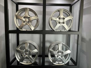 Felgi aluminiowe 6x15 4x100 ET35 63.4