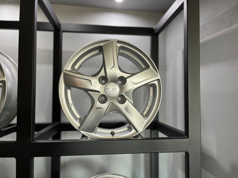 Felgi aluminiowe 6x15 4x100 ET35 63.4 Felgi aluminiowe 6x15 4x100 ET35 63.4
